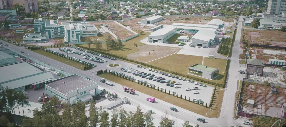 Обложка: > 30 000 м²<br>производственных площадей.